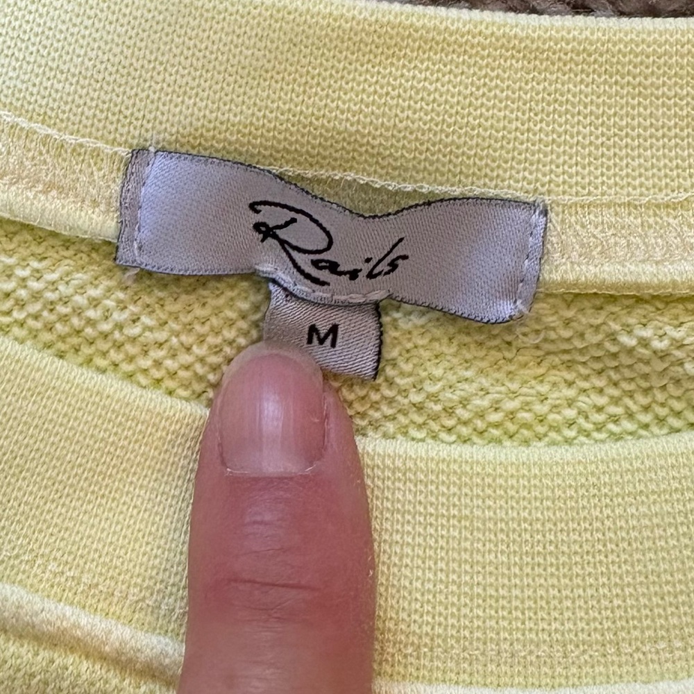 Rails Lia Top Sweatshirt in Limon Size Medium - Picture 4 of 8